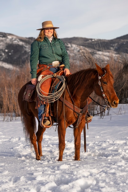 retrato, de, vaquera, en, un, caballo