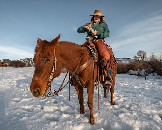 retrato, de, vaquera, en, un, caballo