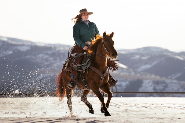 retrato, de, vaquera, en, un, caballo