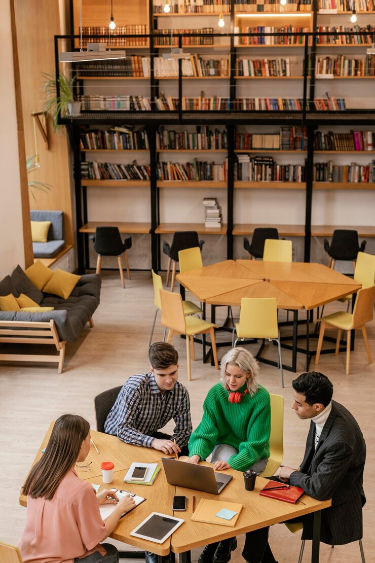 Foto gratuito reunión de equipo para startups