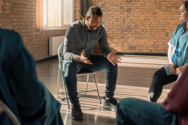 Reunión del grupo de apoyo de terapia psicológica