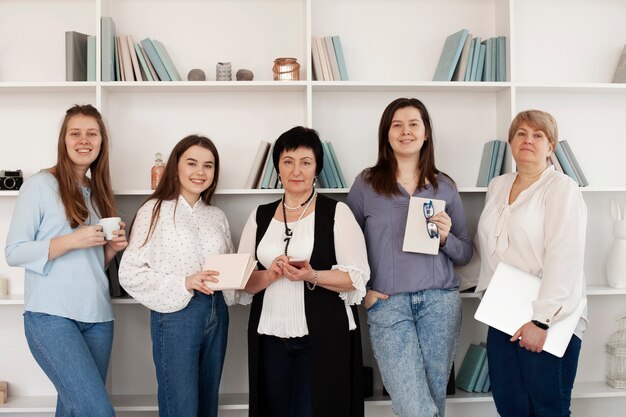 Reunión social femenina pasar tiempo juntos