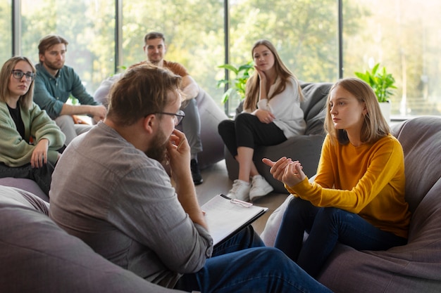 Reunión de terapia de grupo auténtica