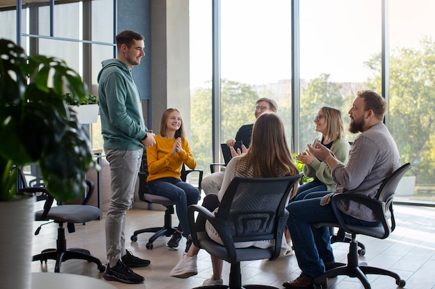 Reunión de terapia de grupo auténtica