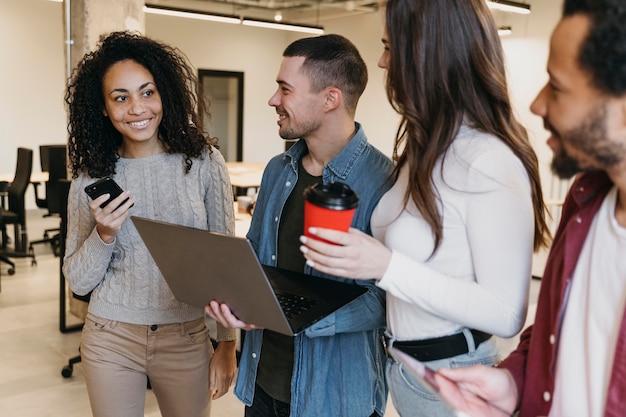 Foto gratuita reunión de trabajo en equipo con gente de negocios