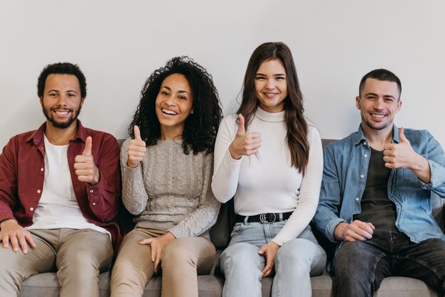 Reunión de trabajo en equipo con gente de negocios