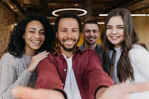 Foto gratuita reunión de trabajo en equipo con gente de negocios