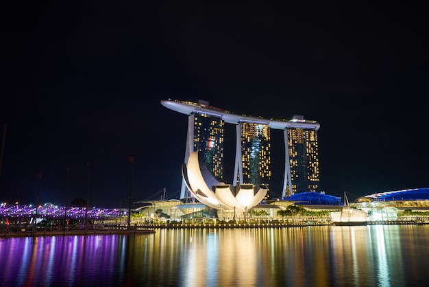 Río del paisaje hermoso complejo de Singapur