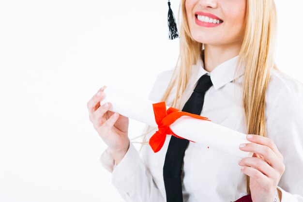 Risa mujer feliz con graduación