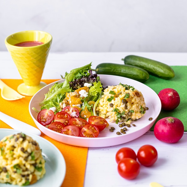 Foto gratuita risotto de calabaza, almuerzo de ensalada fresca para niños