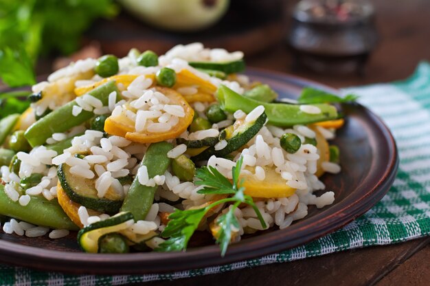 Risotto con espárragos, calabacín y guisantes