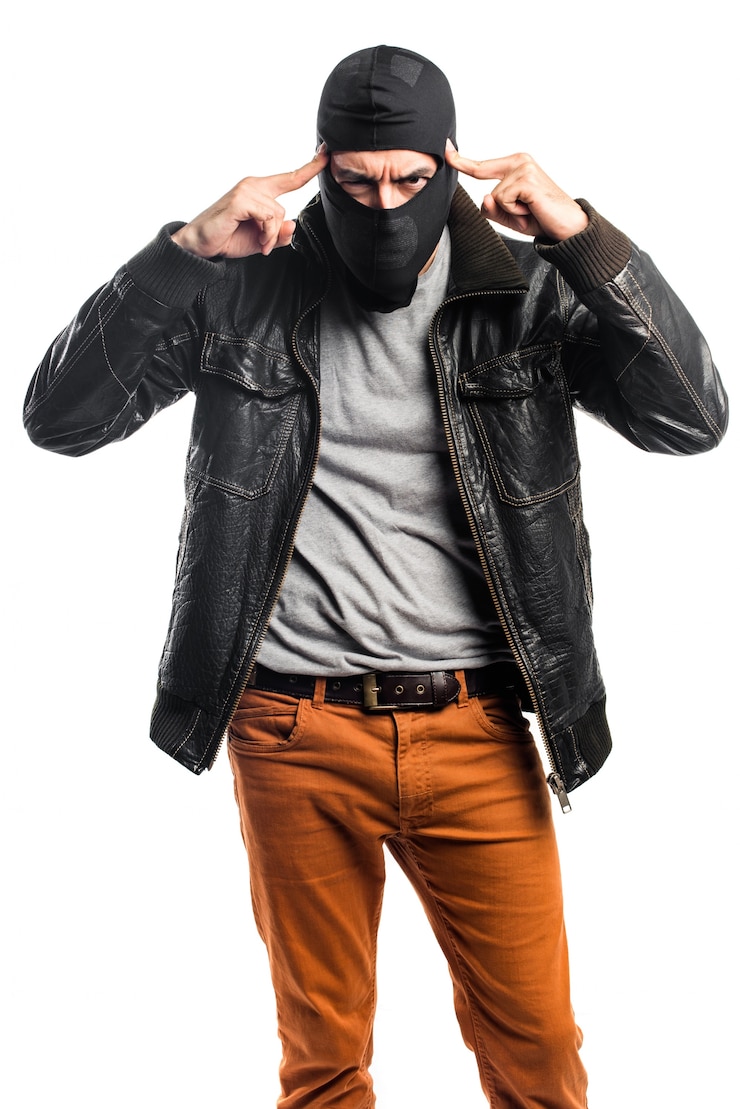 Foto gratuito robber thinking