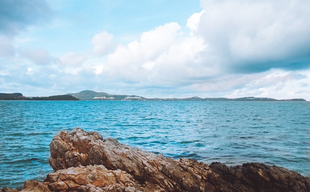 Roca del mar en Samui, Tailandia