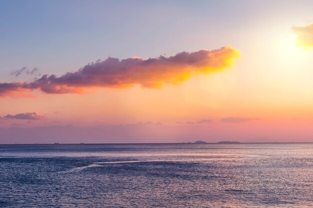 Rocas espacio relajar puesta de sol tranquilo día de agua