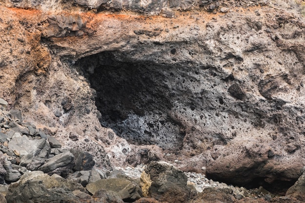 Rocas de tiro largo erosionadas por el mar