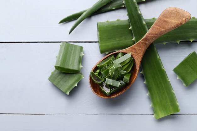 Rodajas de aloe vera para el cuidado de la piel.