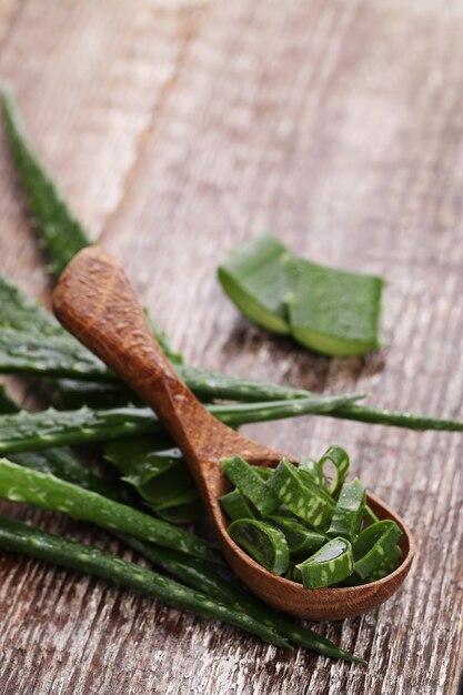 Rodajas de aloe vera para el cuidado de la piel.