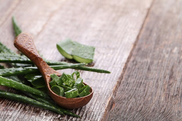 Rodajas de aloe vera para el cuidado de la piel.