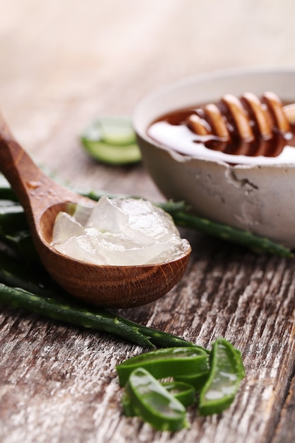 Rodajas de aloe vera para el cuidado de la piel.