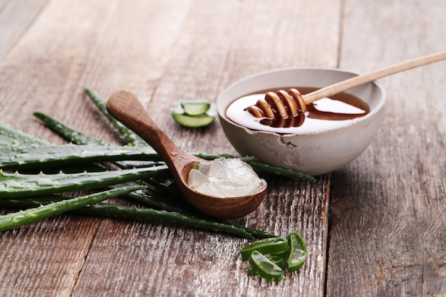 Rodajas de aloe vera para el cuidado de la piel.