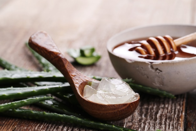 Rodajas de aloe vera para el cuidado de la piel.