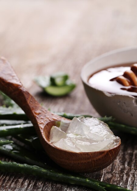 Rodajas de aloe vera para el cuidado de la piel.