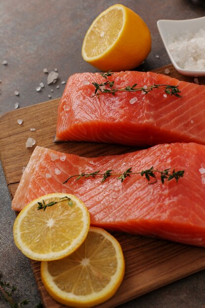 Rodajas de salmón, comida sana