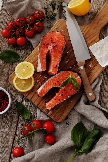 Rodajas de salmón, comida sana