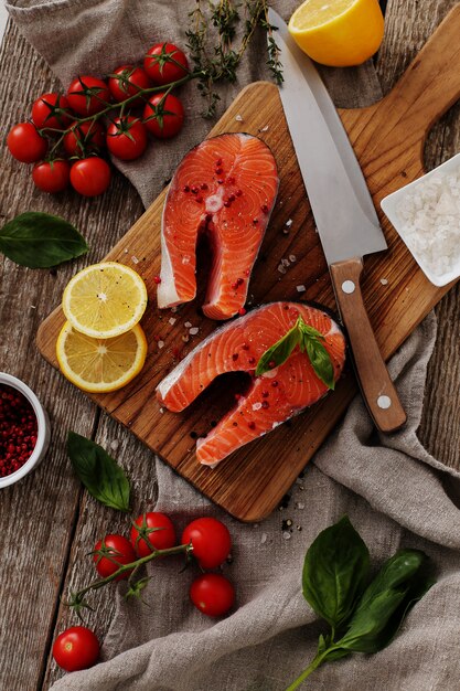 Rodajas de salmón, comida sana