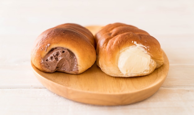 rollo de pan con crema