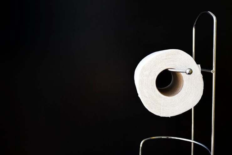 Foto gratuito rollo de papel higiénico con espacio de copia