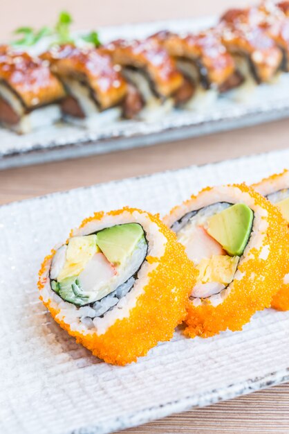 Rollo de sushi de california