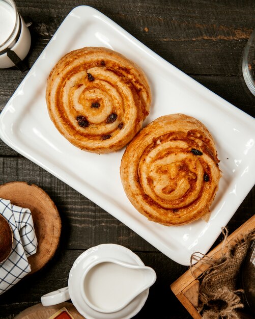 Rollos de postre con pasas