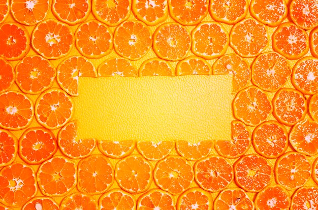 Ronda de rodajas de naranja Espacio de copia de frutas