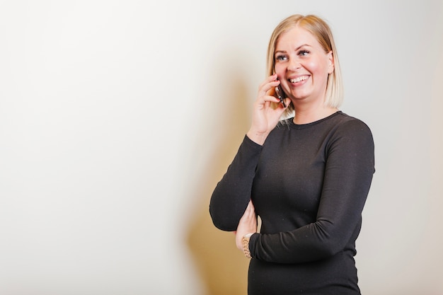 Rubia, mujer, posición, tenencia, teléfono, sonriente