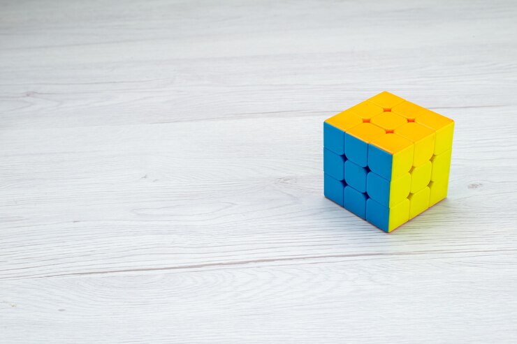 Foto gratuito rubisc cube cuadrado formado aislado en luz