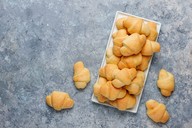 Rugelach casero con relleno de mermelada, vista superior