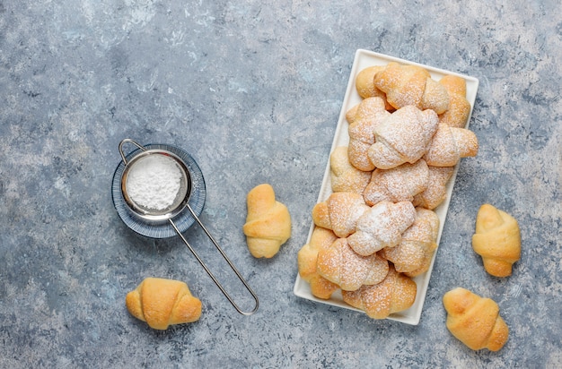 Rugelach casero con relleno de mermelada, vista superior