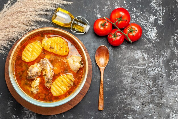 Sabrosa sopa de pollo con patatas