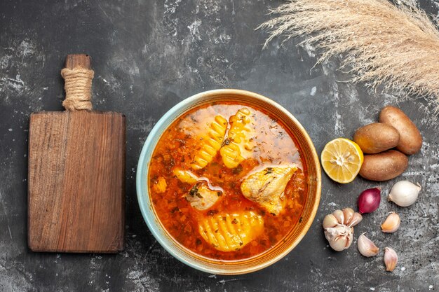 Sabrosa sopa de pollo con patatas