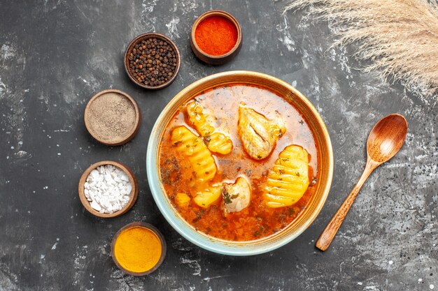 Sabrosa sopa de pollo con patatas