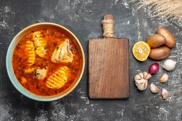 Sabrosa sopa de pollo con patatas