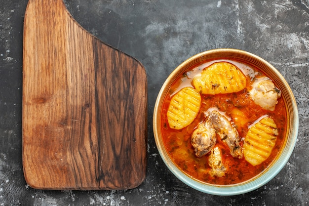 Foto gratuita sabrosa sopa de pollo con patatas