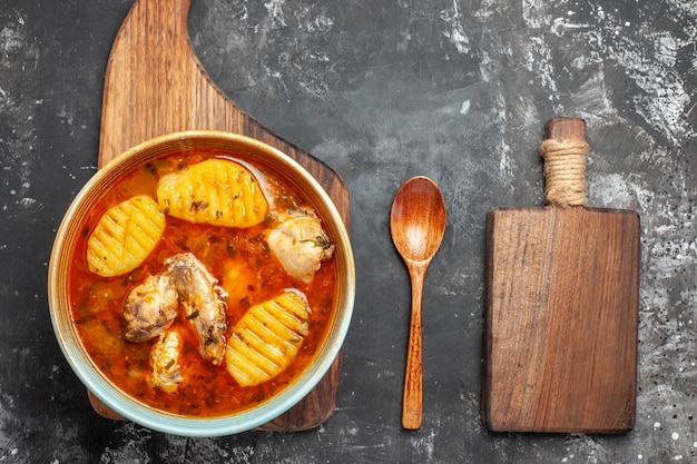 Foto gratuita sabrosa sopa de pollo con patatas