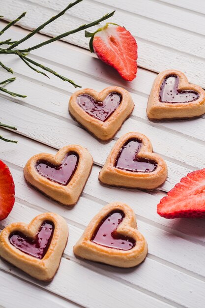 Sabrosas galletas dulces con mermelada