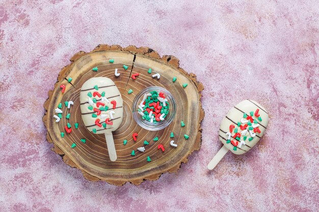 Sabrosas galletas navideñas caseras.