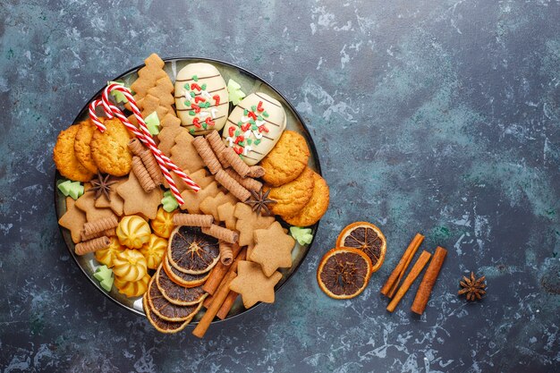 Sabrosas galletas navideñas caseras.