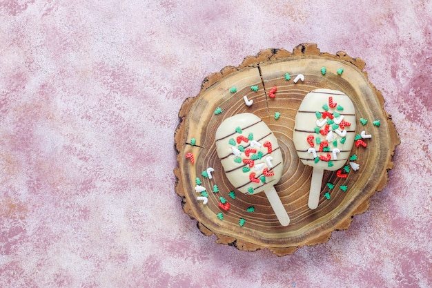 Sabrosas galletas navideñas caseras.