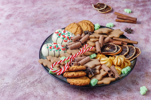 Sabrosas galletas navideñas caseras.