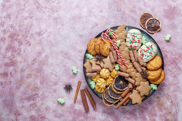 Sabrosas galletas navideñas caseras.